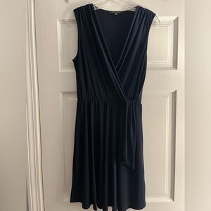 Tahari Vneck, sleeveless dress. navy, size Medium